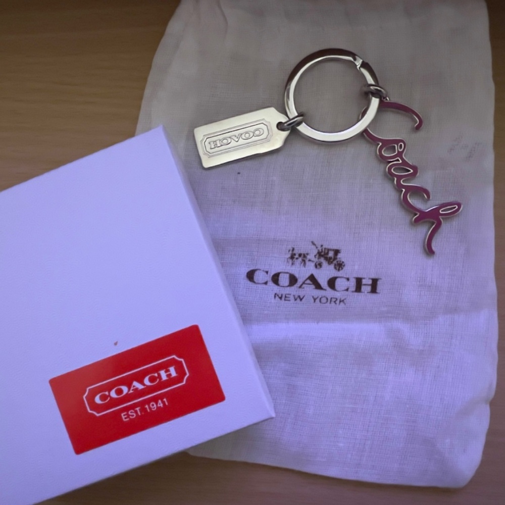 COACH KEYCHAIN PINK IN CURSIVE WRITING SILVER TONE w/cloth dust bag and gift box